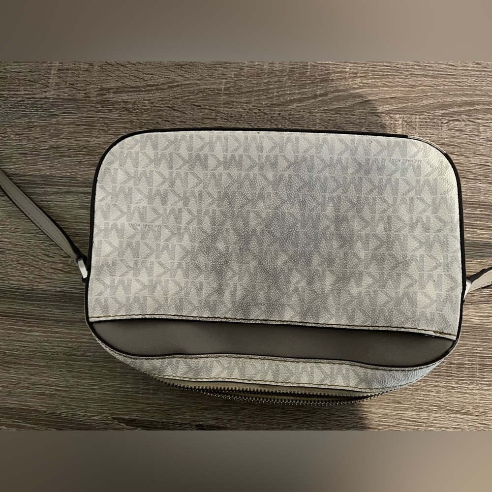 Michael Kors Gray Silver Crossbody Bag with Chain Detail - Picture 4 of 8